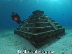 Sandy exploring a Maya Piramid, Cozumel by Abimael Márquez 